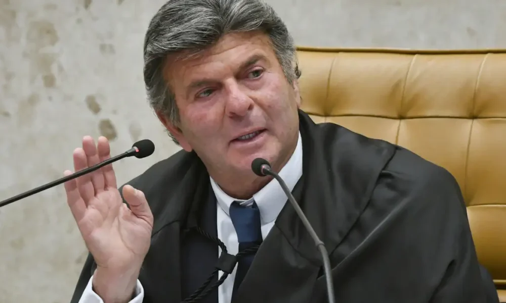 Fux suspende decisão de Dino sobre posts de Nossa Senhora